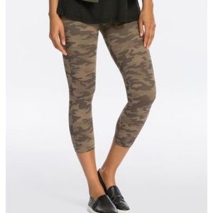 NWT Spanx Seamless Cropped Look at Me Now Legging